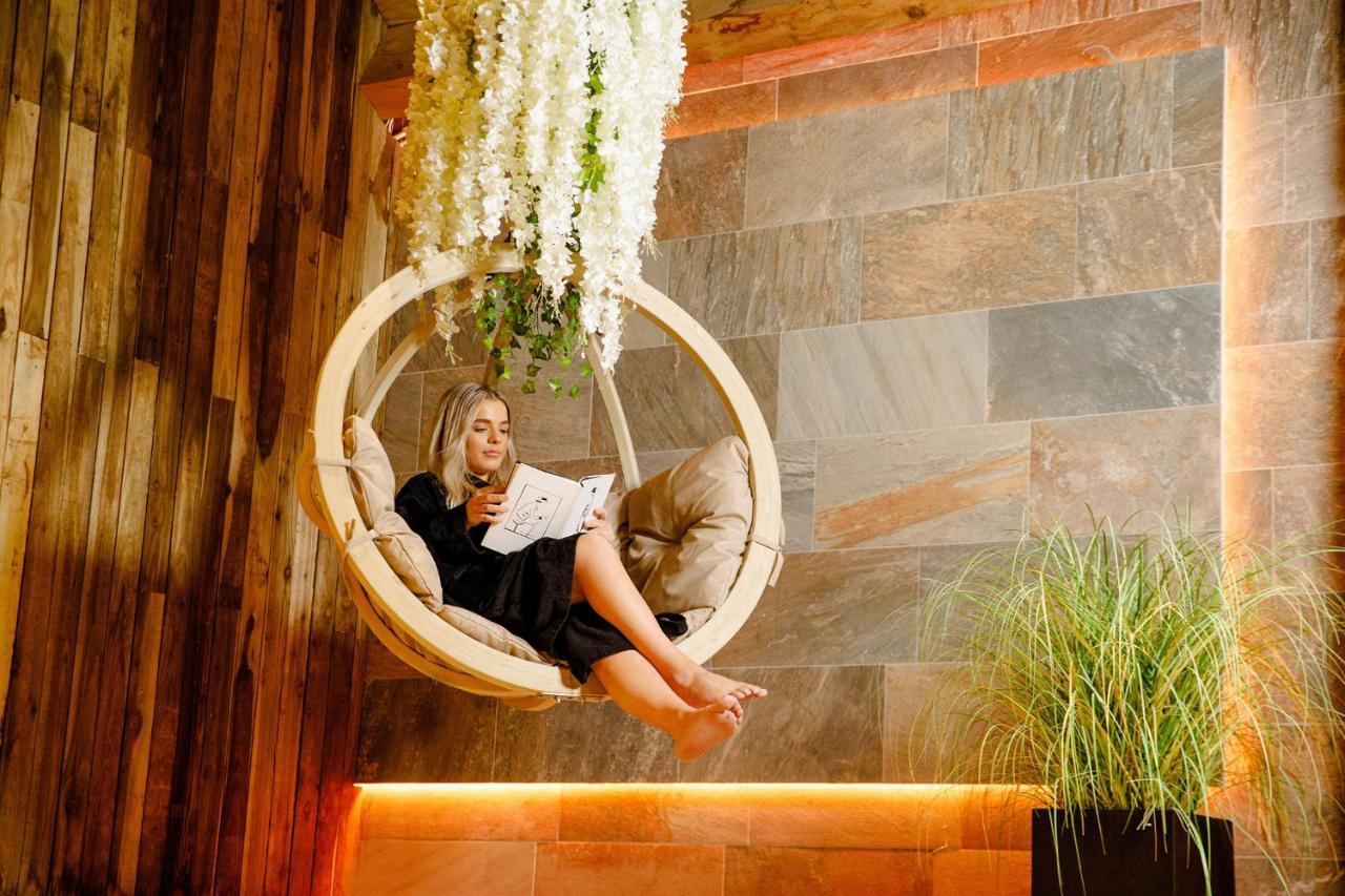 Lanelay Hall Hotel & Spa Генсол Екстер'єр фото A woman relaxing in a spa