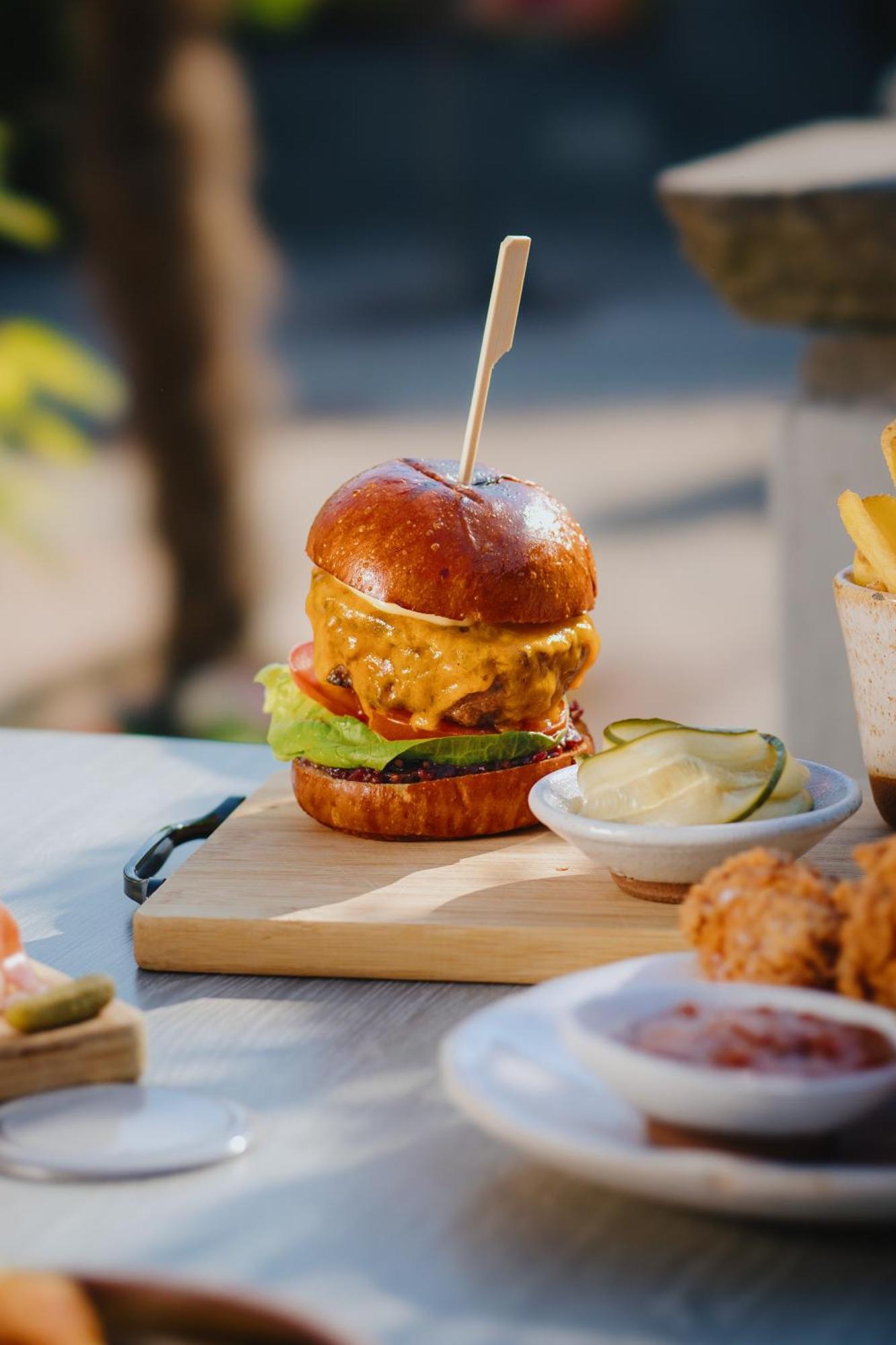 Lanelay Hall Hotel & Spa Генсол Екстер'єр фото A cheeseburger